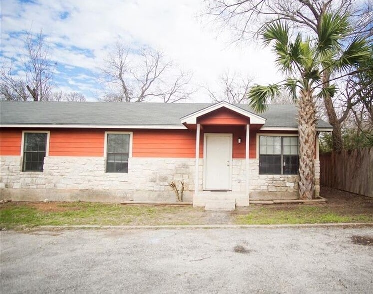 Building Photo - 309 S Avenue C