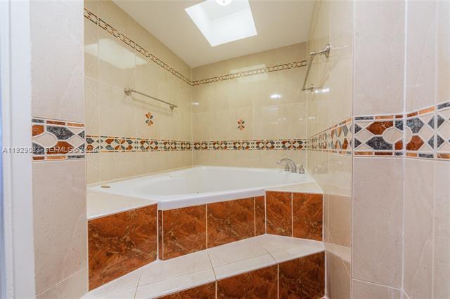 Building Photo - 121 Crandon Blvd