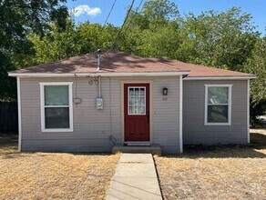 Building Photo - 2 Bedroom, 1 Bathroom on a Corner Lot