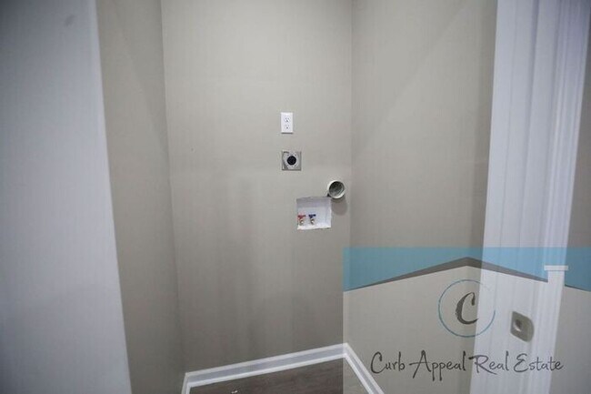 Building Photo - Luxury 2 bed 2 bath apt - brand new construction!! Washer, dryer and, internet utilities included!!