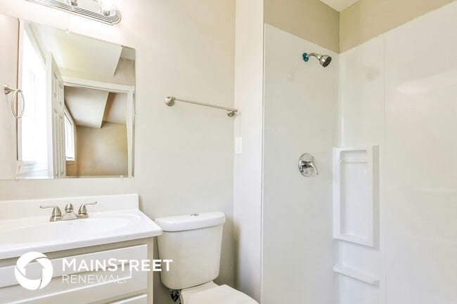 Building Photo - 6867 Thurston Ave