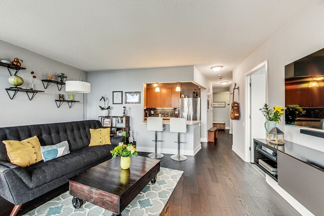 Building Photo - 400 N La Salle Dr