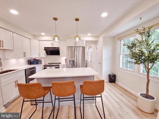 Building Photo - 10917 Outpost Dr