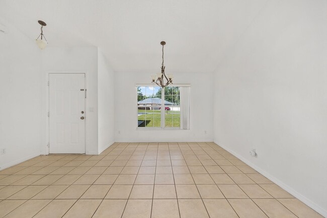 Building Photo - Spacious 3-Bedroom Home with Modern Open Floor Plan in Desirable Marion Oaks!