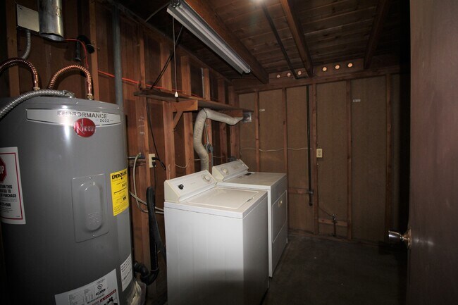 laundry - 1110 E Broadmor Dr