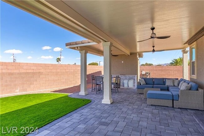 Building Photo - Elevated Desert Living with Strip & Mountain Views – Fully Furnished 6-Bedroom Retreat!