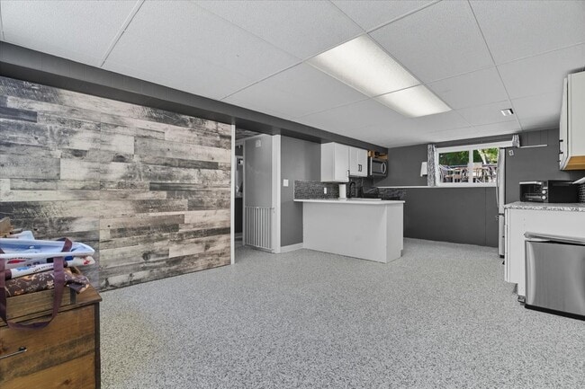 Building Photo - 830 Russell Ave