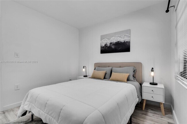 Building Photo - 1510 Normandy Dr