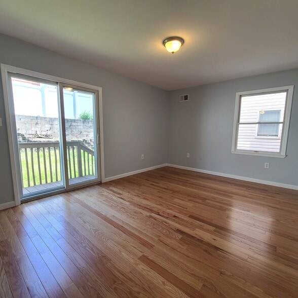 Master Bedroom - 5206 Cottage Ave