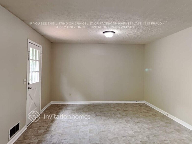 Building Photo - 104 Village Ct