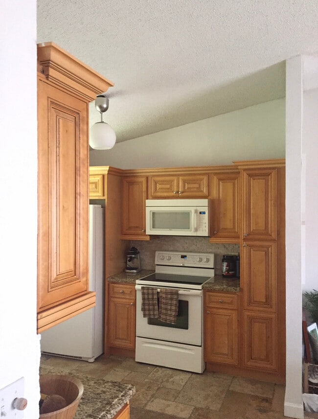 Building Photo - 8035 Lake Dr