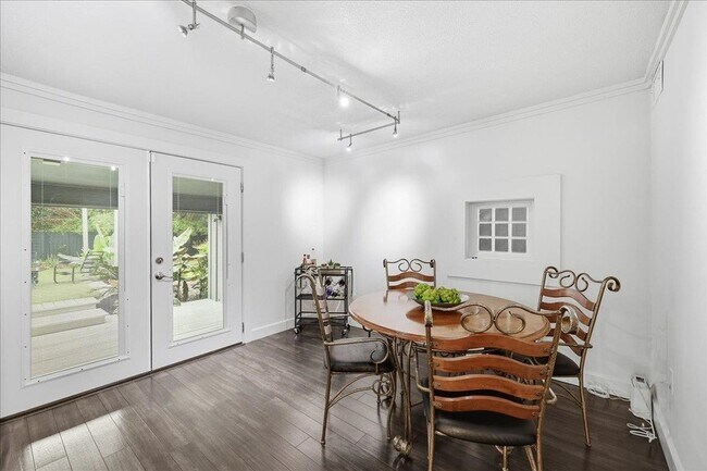 Building Photo - 2263 Briarcliff Dr