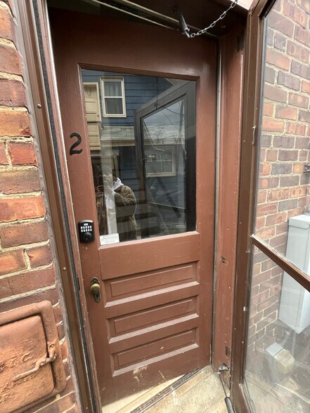 Building Photo - 126 Simpson St