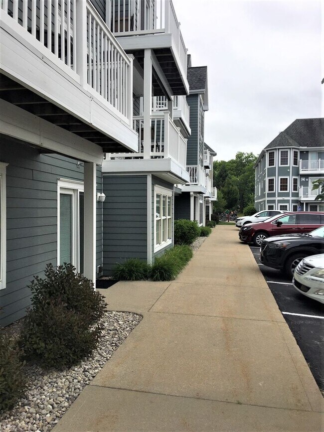 Building Photo - **Price Improvement** Charming Winter Retr...