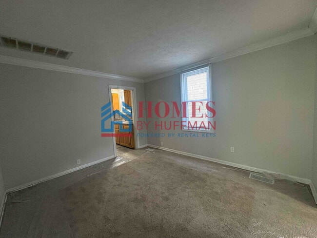 Building Photo - Two Bedroom House | Detached Garage