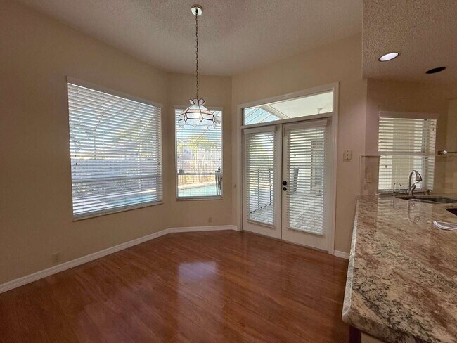 Building Photo - 3107 Westridge Dr