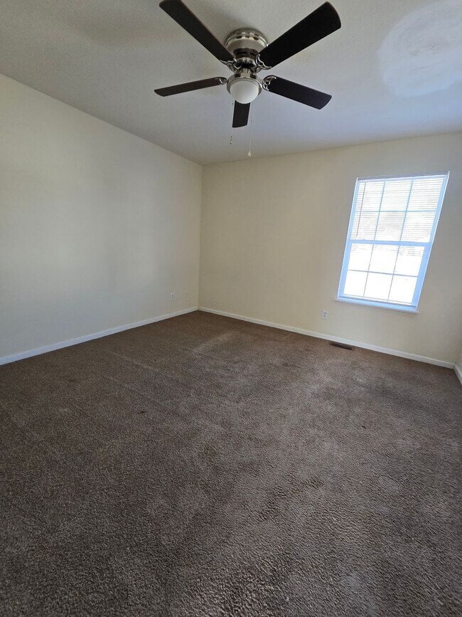 Building Photo - 5505-5507 Volunteer Dr.