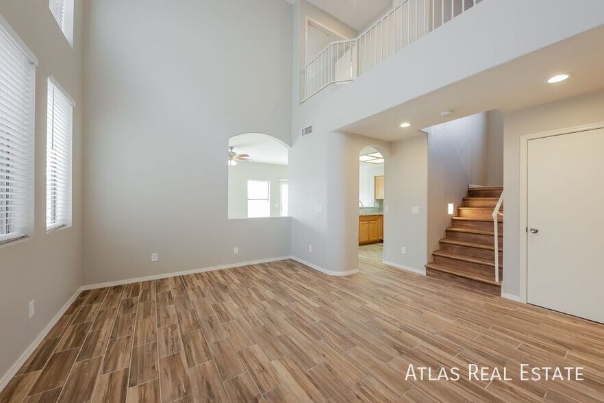 Building Photo - 4929 W Bluefield Ave