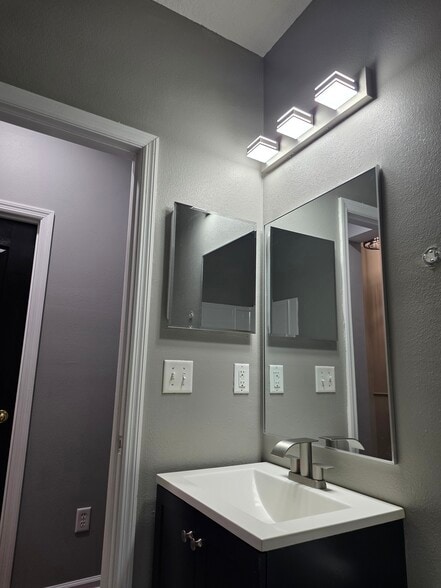 Building Photo - 1334 Camp Ridge Ln