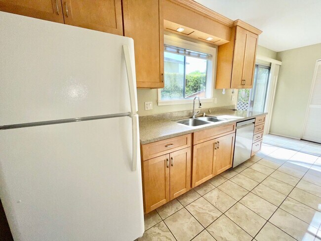 Building Photo - Desirable 3/2 San Antonio Village Condo