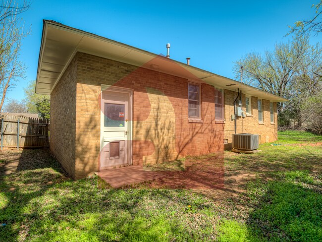Building Photo - 2104 Churchill Way
