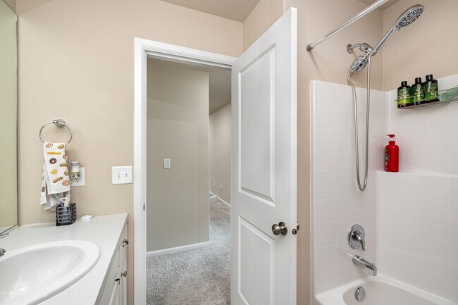 Building Photo - Charming 4-Bed | 2.5-Bath Home in Sultan $3,100 – Available August!