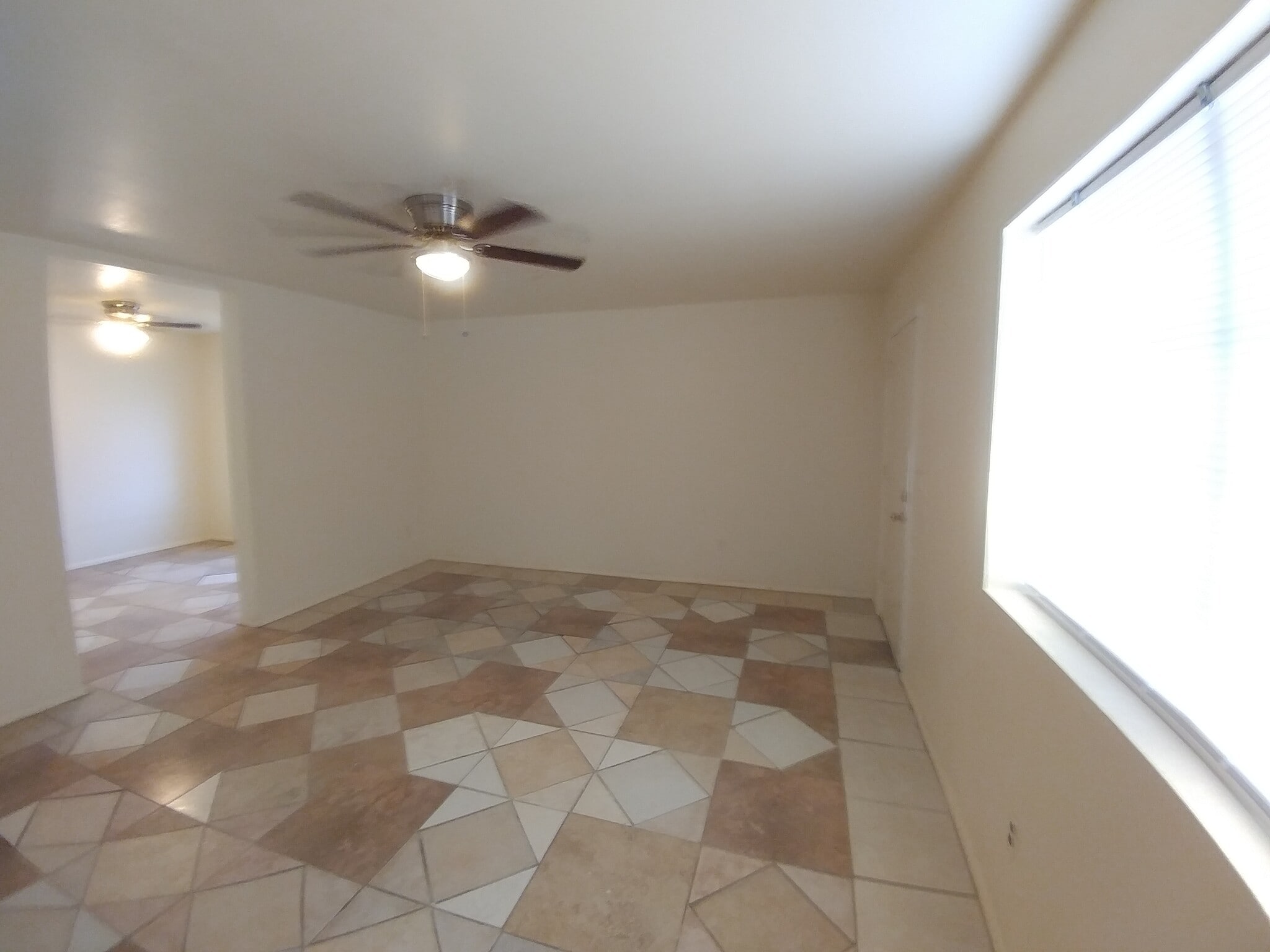 Building Photo - 35 N May St