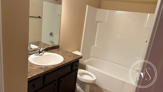 Building Photo - RATE DROP ALERT (was $2750/month) and SUMM...