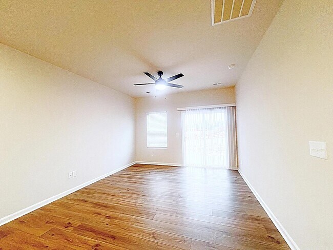 Building Photo - 5 Vine House Dr