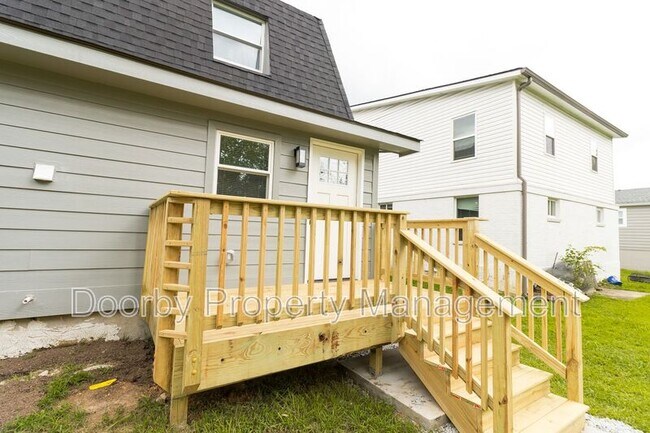 Building Photo - 1808 E 13th St