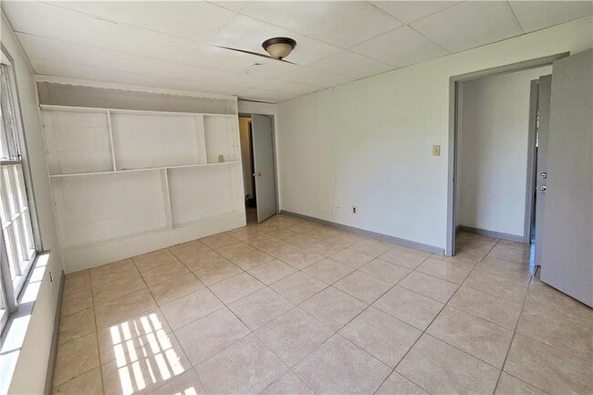 Building Photo - 6684 Londonderry Dr