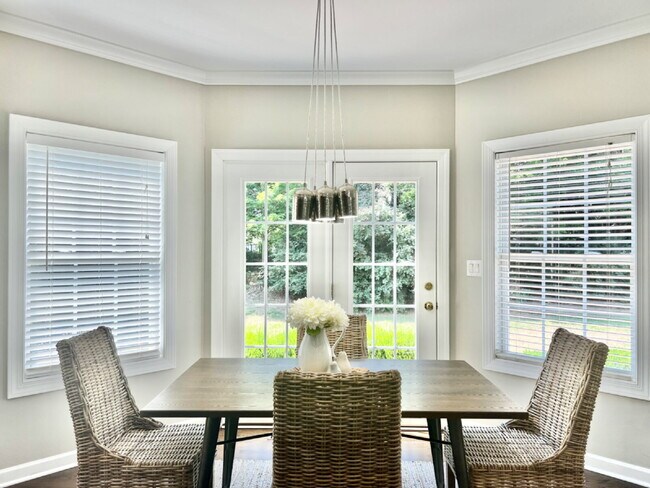 Building Photo - SPACIOUS AND CONVENIENT
