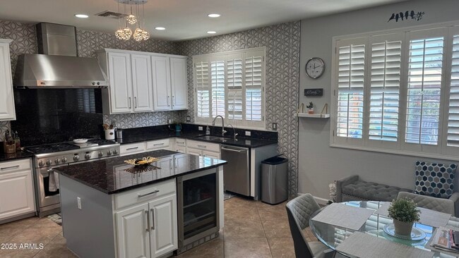 Building Photo - 4435 S Squires Ln