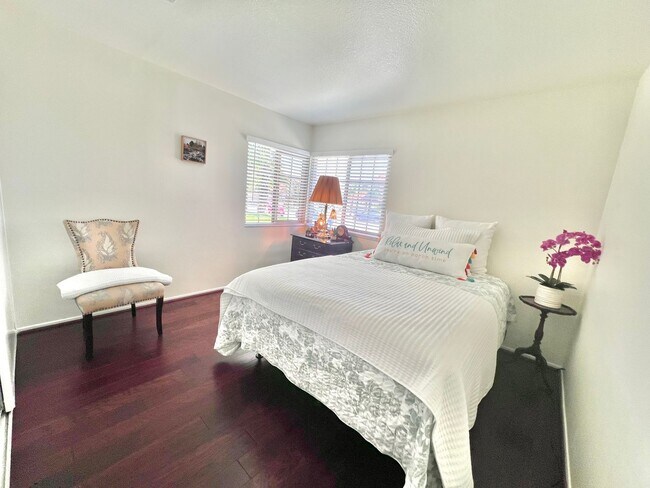 Building Photo - Spacious 5-Bed, 3-Bath Home in Rialto – Ve...