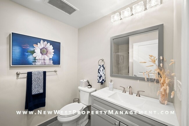 Building Photo - Super Spacious Cortez Hill 2-Bedroom at Discovery! Small Pet Ok!