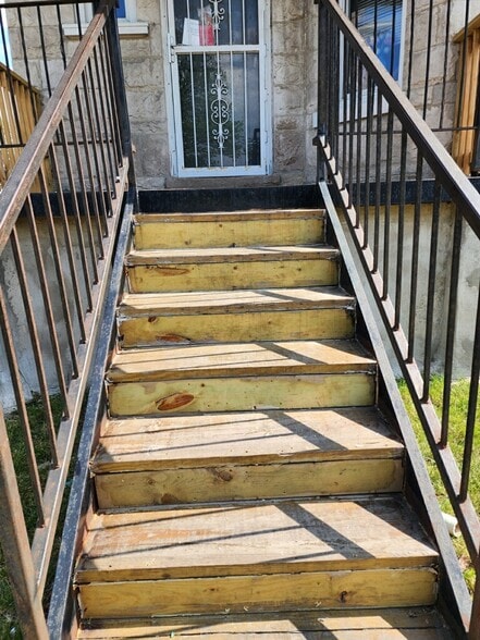 Primary Photo - 4111 W Harrison St