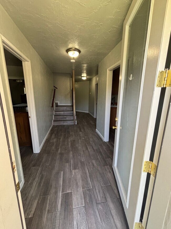 Building Photo - 4-BEDROOM 3-Bathroom FURNISHED Peaceful Country Living