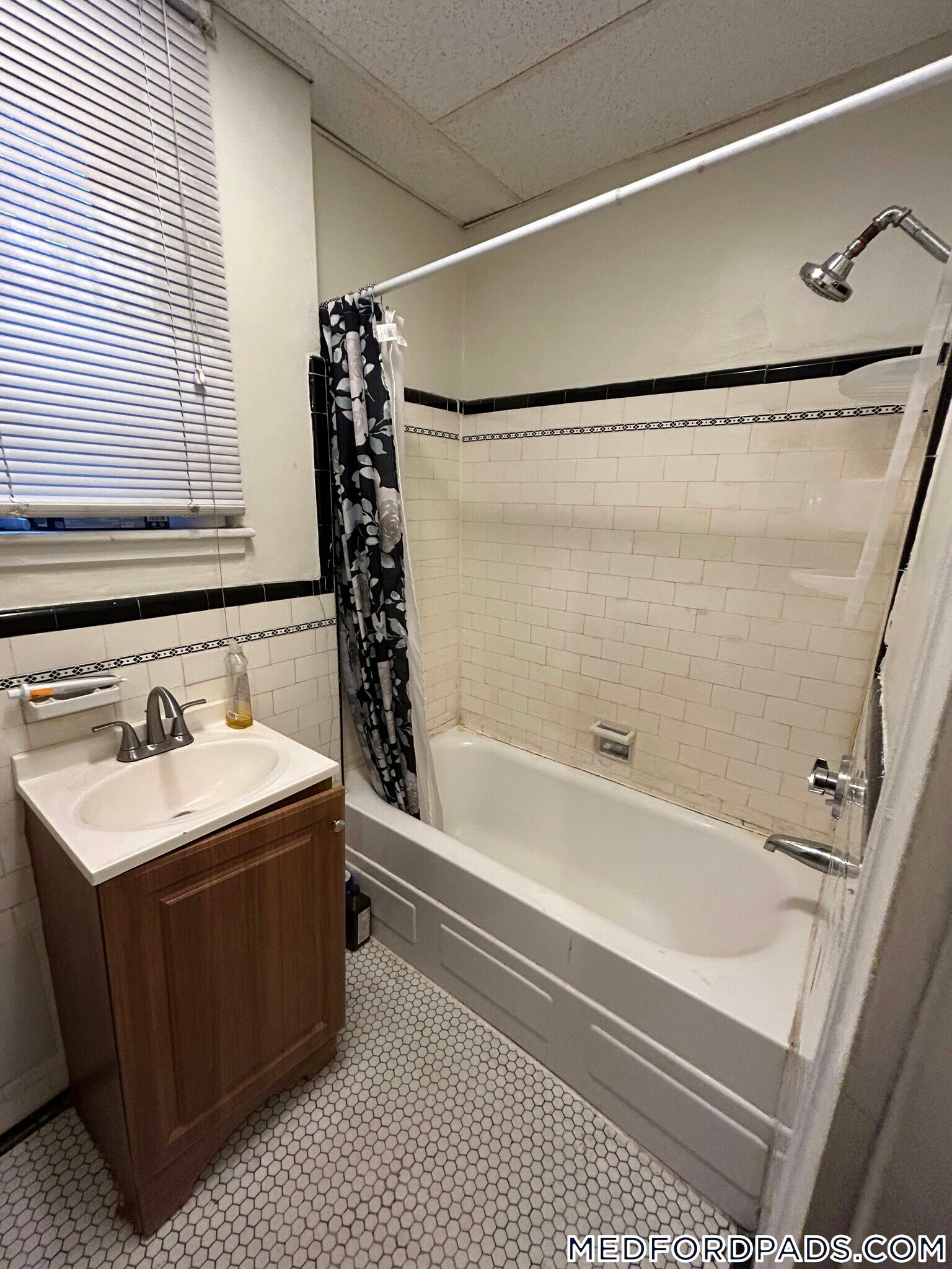 Building Photo - 53 Fellsway W