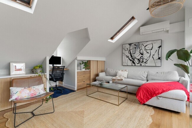 Building Photo - 62 Bolton St