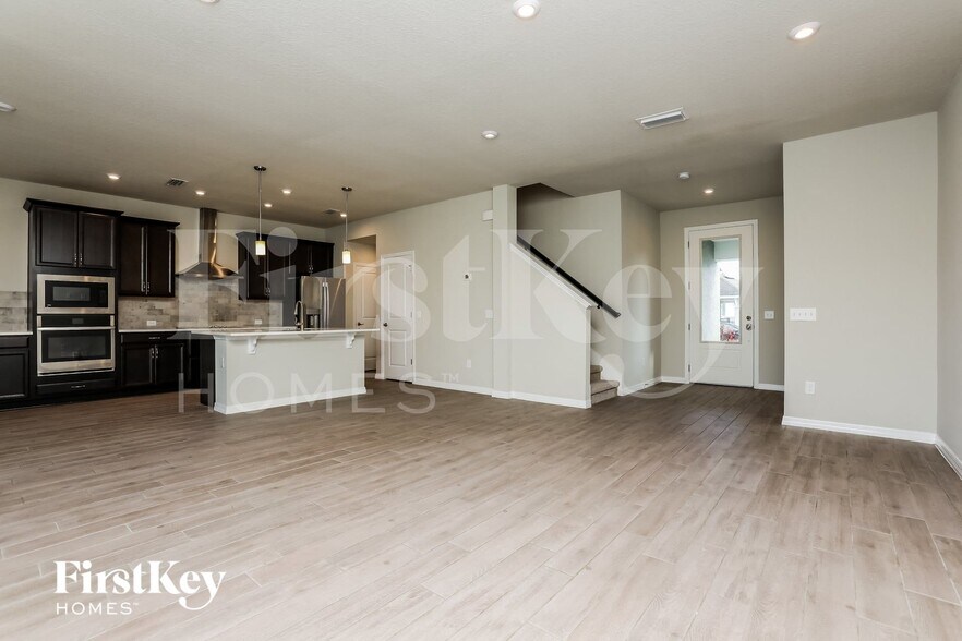 Building Photo - 2898 Gipper Cir