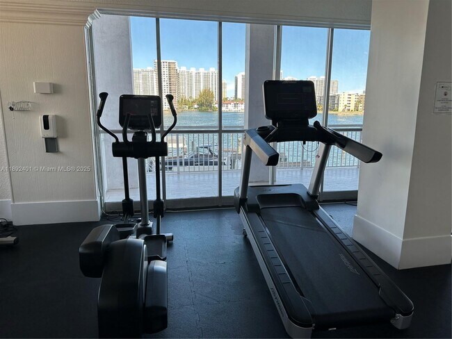 Building Photo - 18021 Biscayne Blvd