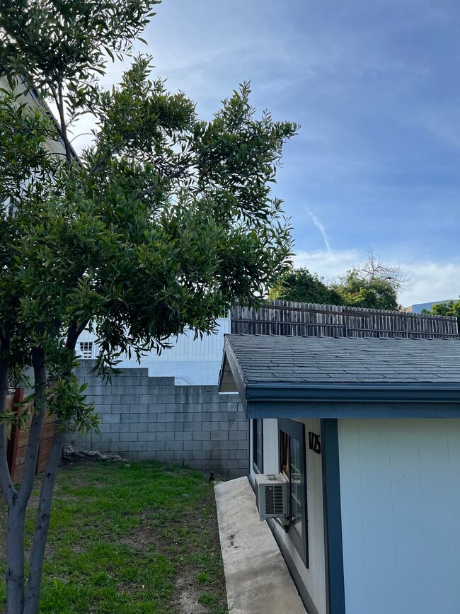 Building Photo - 1725 Kent St