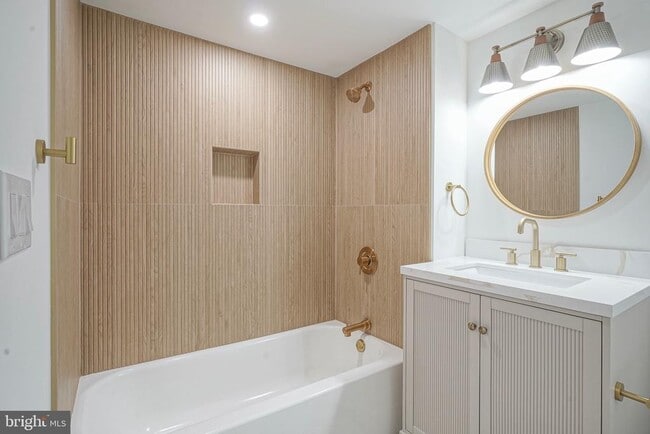 Building Photo - 316 Farmdale Rd