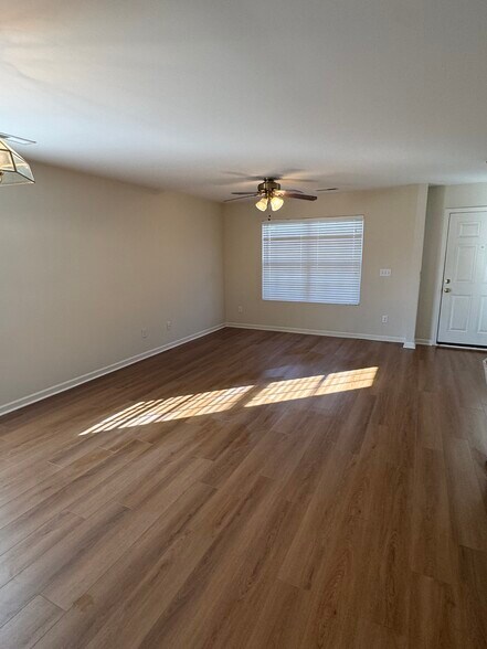 Building Photo - 2205 Lannigan Dr