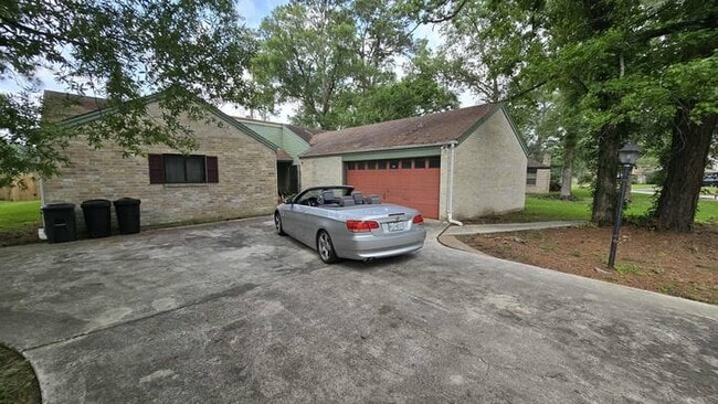 Building Photo - 711 N Hyannis Port St