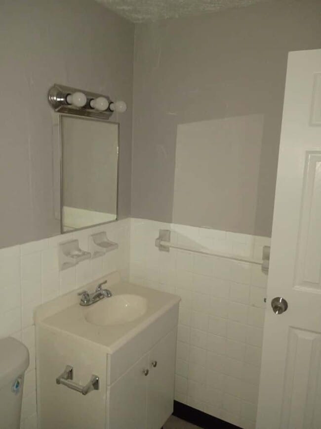 Building Photo - 13444 Euclid Ave