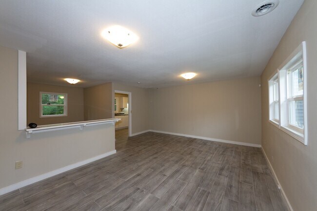 Building Photo - Completely remodeled 3 bed 1 bath home rea...