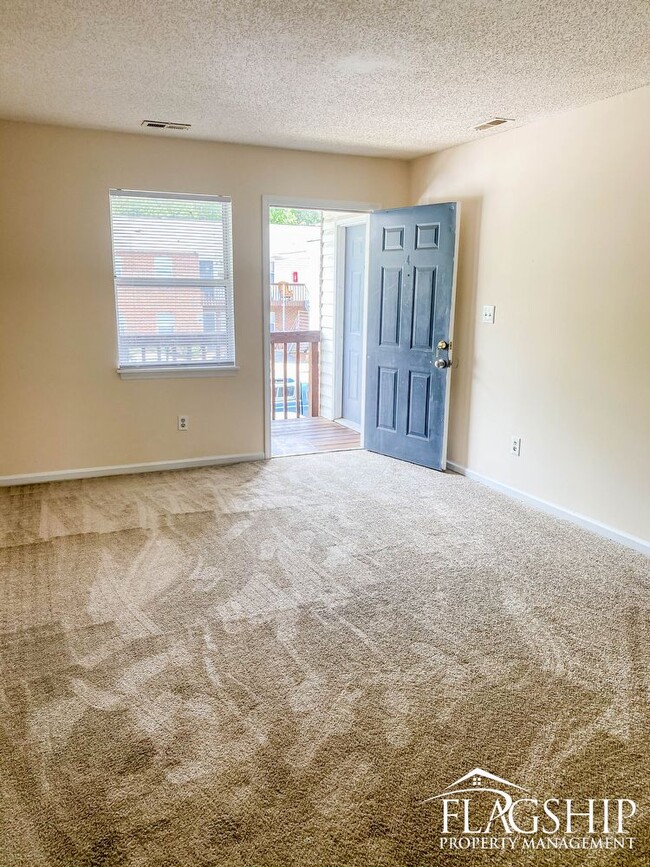 Building Photo - One Bedroom Cadwell Ct Unit