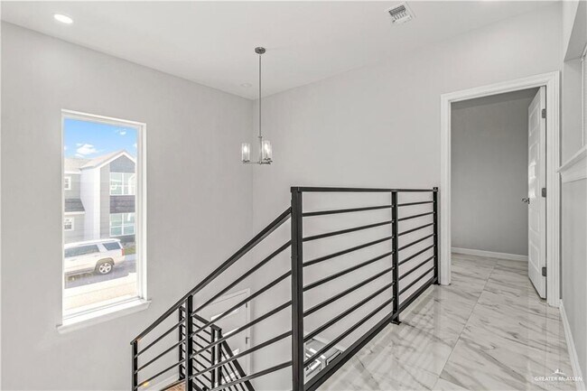 Building Photo - 5603 N Crown Point