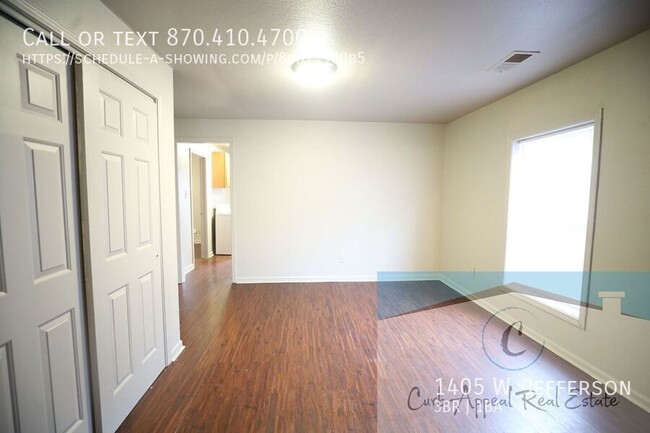 Building Photo - Recently renovated 3 bed 1 bath home - Jon...